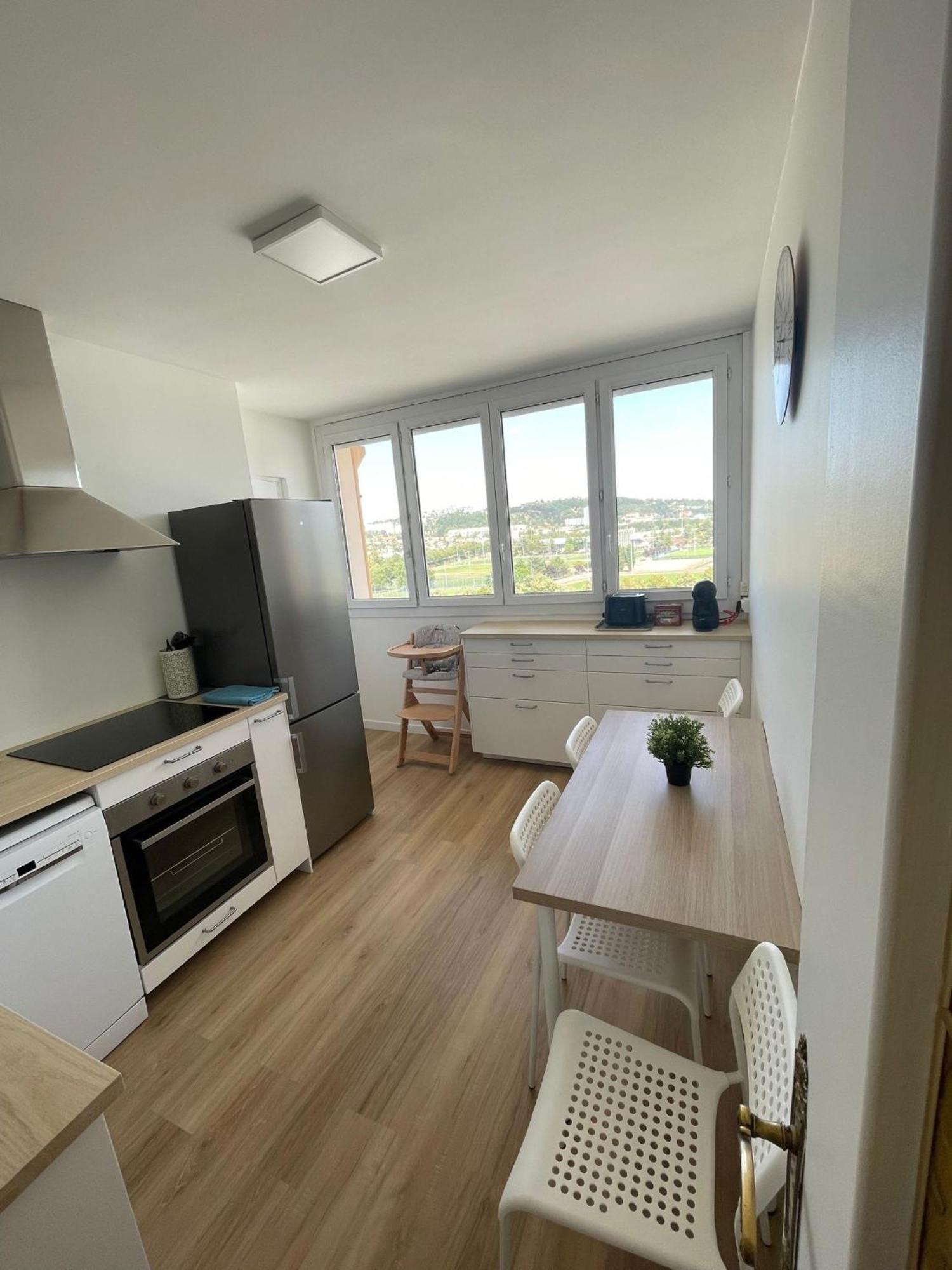 Bergson Top - Appart 80M2, 2 Grandes Chambres, Entierement Renovee Et Equipee, Lumineux, Wifi, Balcon, Calme, Vue Imprenable Saint-Etienne  Exterior photo